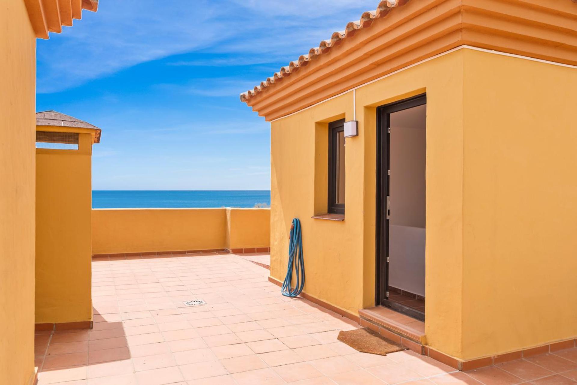 Sky And Sea Estepona Penthouse Esterno foto