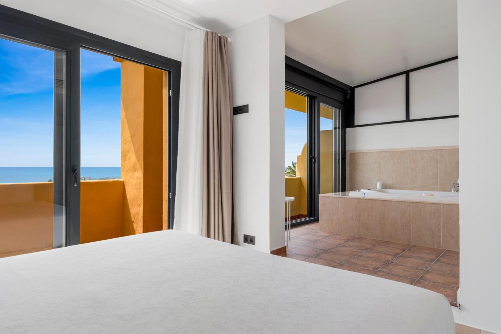 Sky And Sea Estepona Penthouse Esterno foto